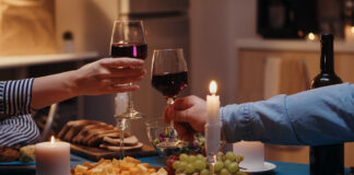 Jak dobierać wino do potraw serwowanych w restauracji?
